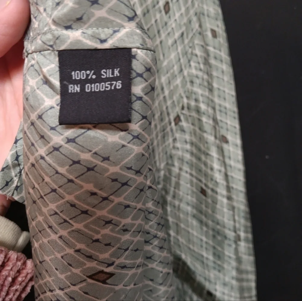 Firethorn Mens Shirt Size M 100% Silk Green with Geometric - Picture 4 of 6